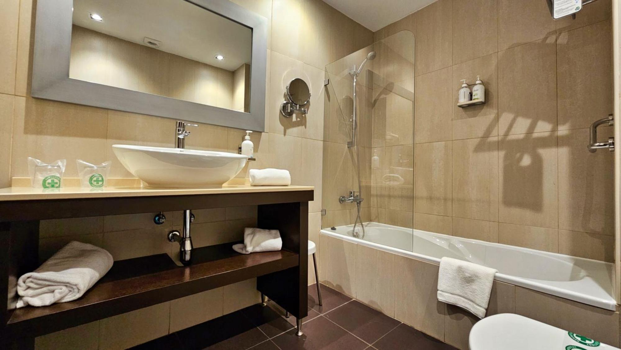Single Room,1587499678:JPEG